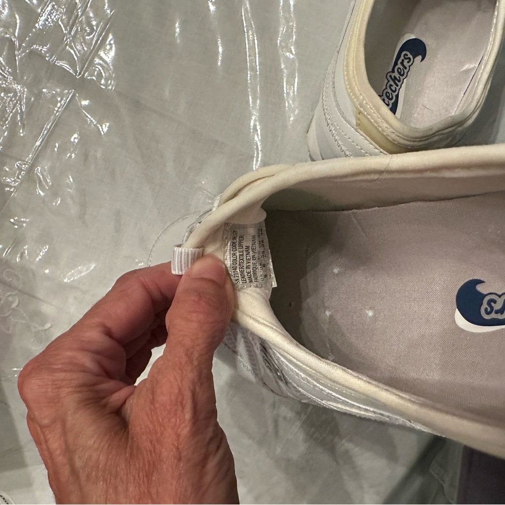 New Skechers women’s White Bikers-Dream Come True Sneakers size 9 in box - Picture 10 of 16